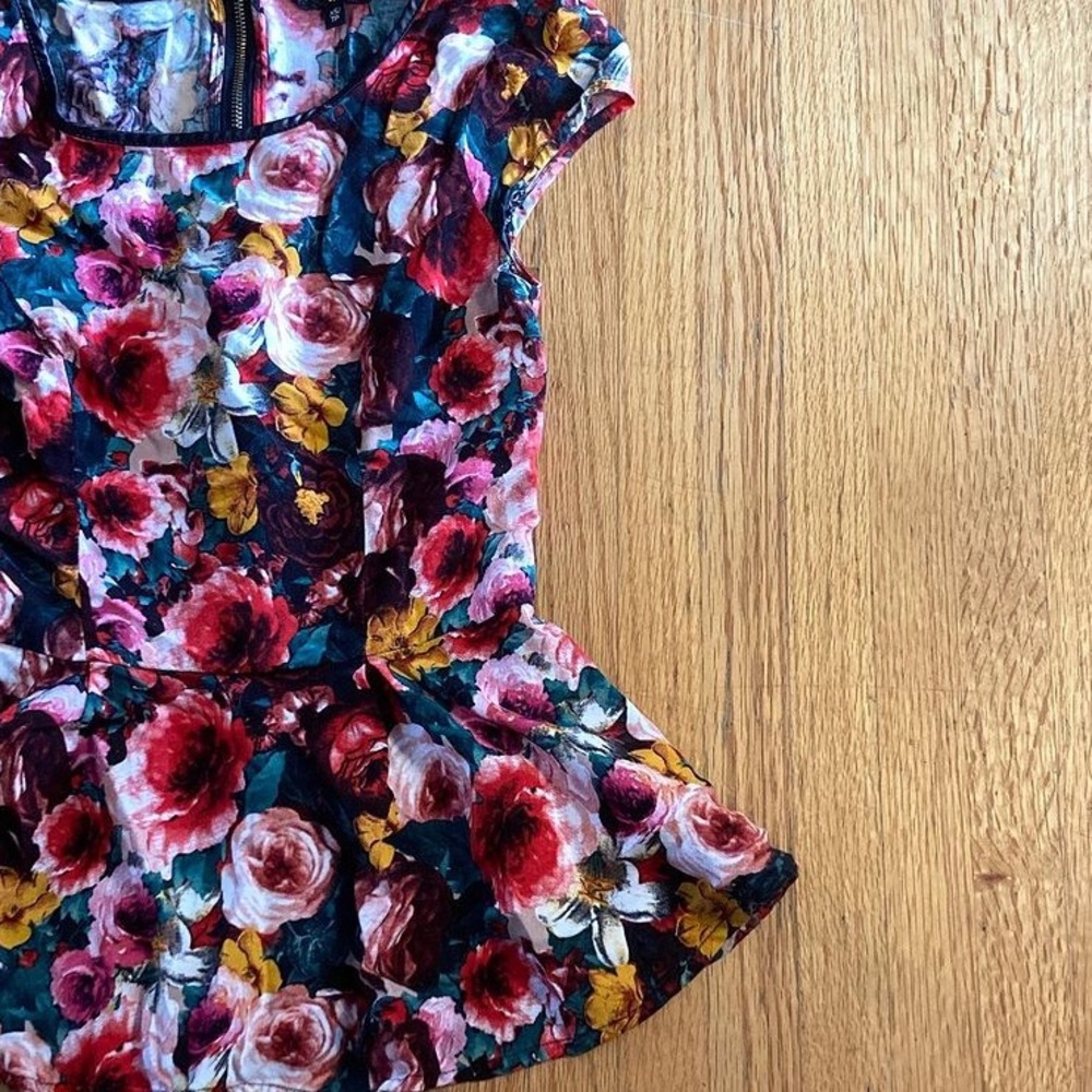 G21 floral peplum top with full zip back